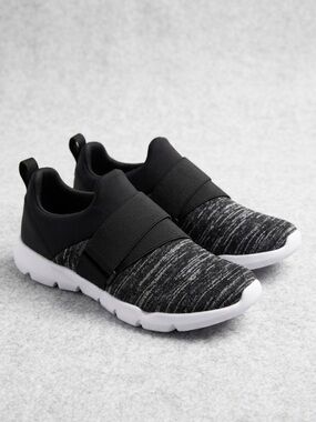 Merrell Black Slip-On Sneakers Size 6 | Lightweight Comfort Walking Shoes
